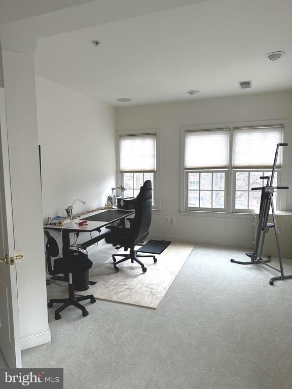 1607 Seneca Avenue - Photo 17