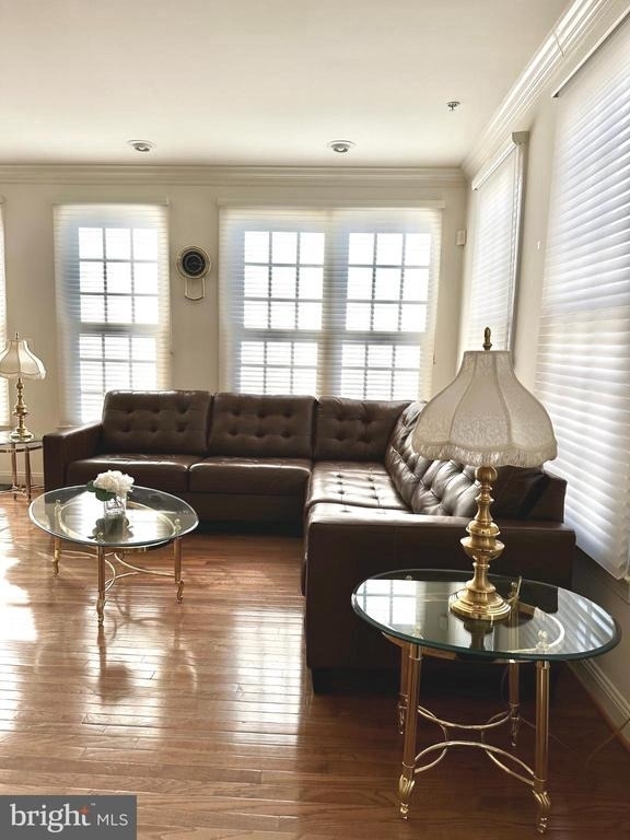 1607 Seneca Avenue - Photo 4