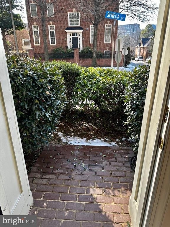 1607 Seneca Avenue - Photo 31