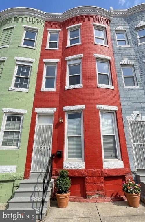 1026 E North Avenue - Photo 0