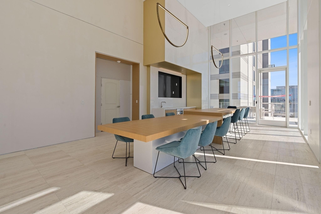 313 W 17th St - Photo 22