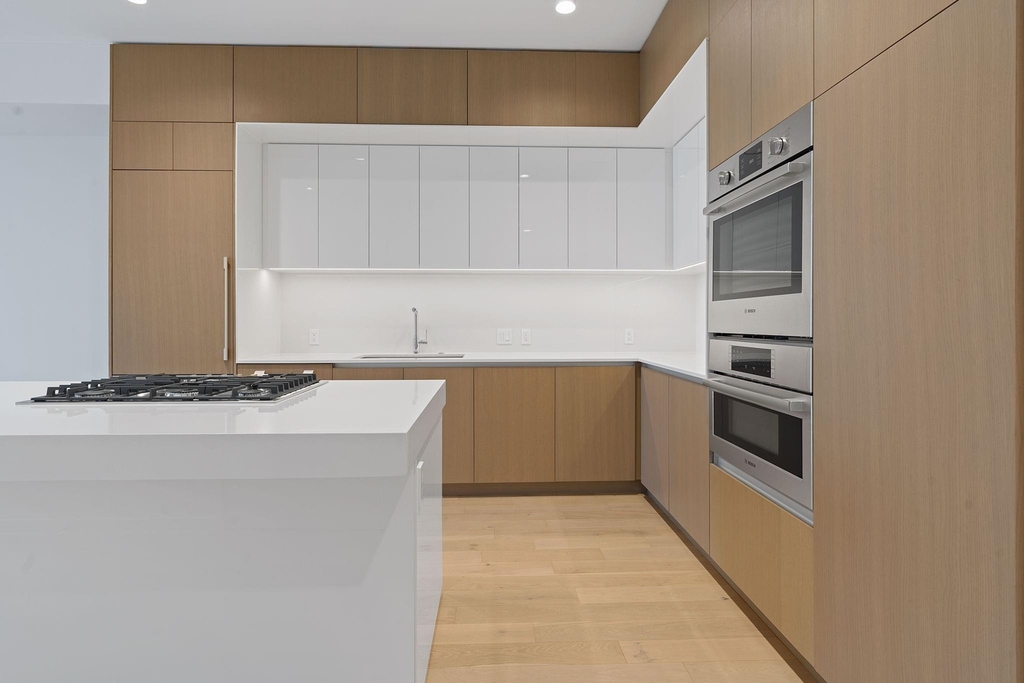 313 W 17th St - Photo 4