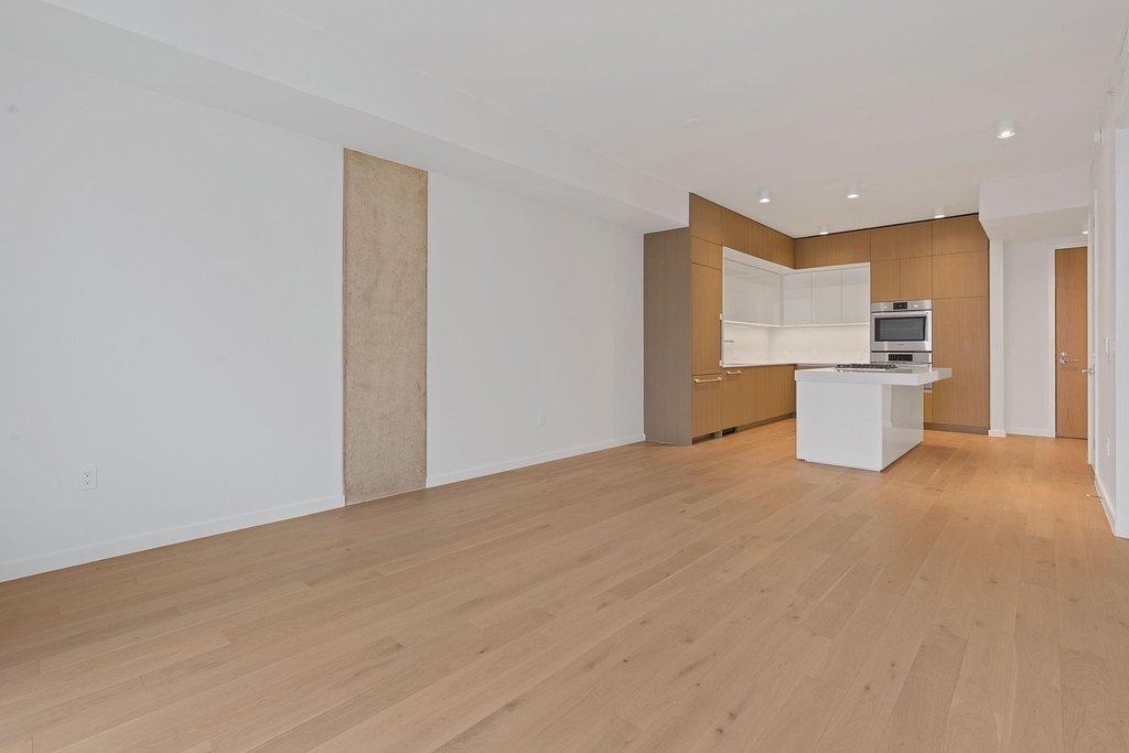 313 W 17th St - Photo 11