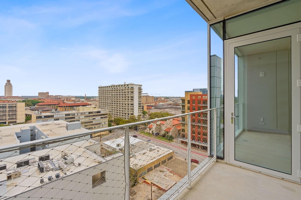 313 W 17th St - Photo 23