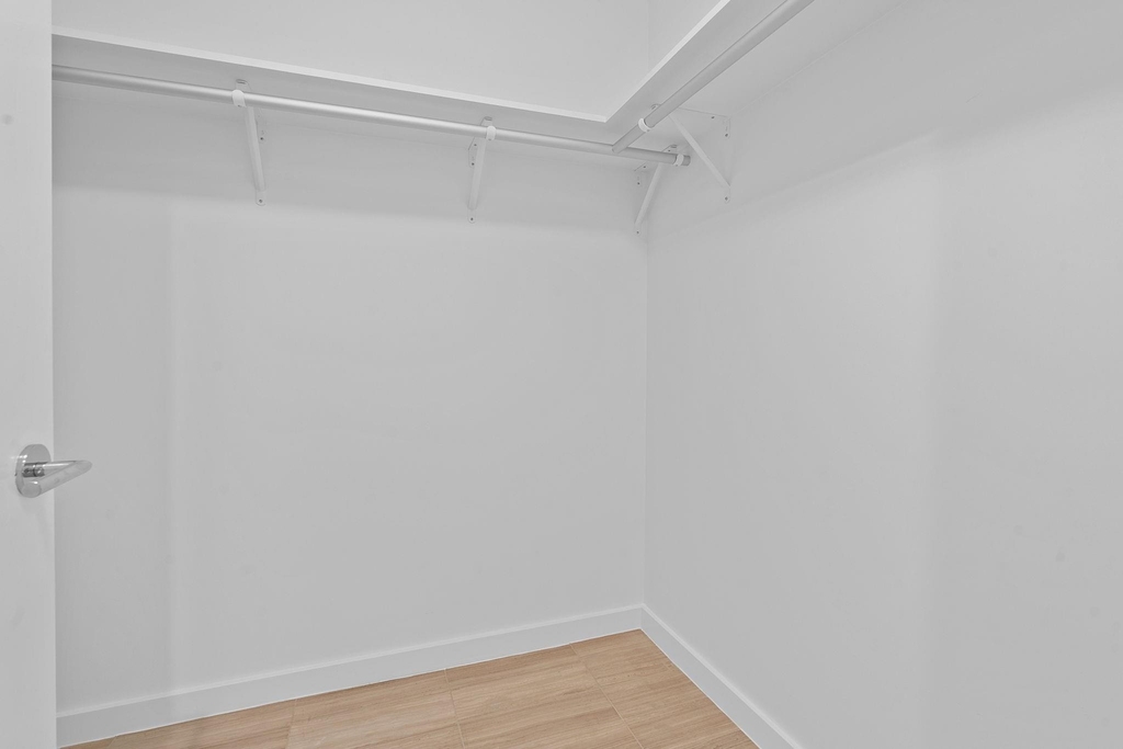 313 W 17th St - Photo 14