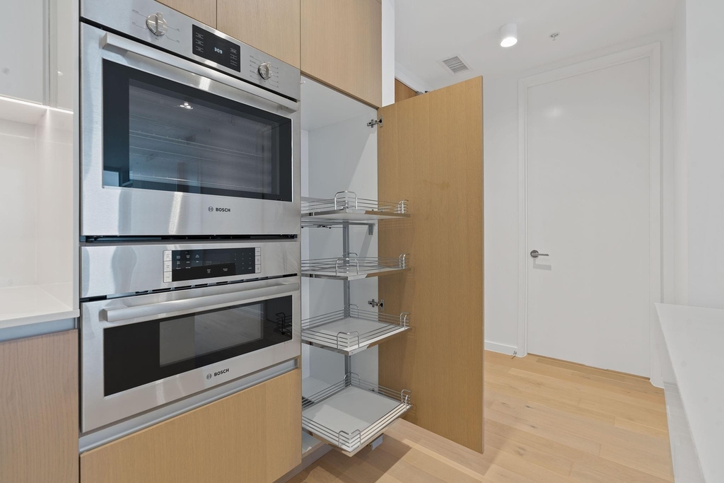 313 W 17th St - Photo 7