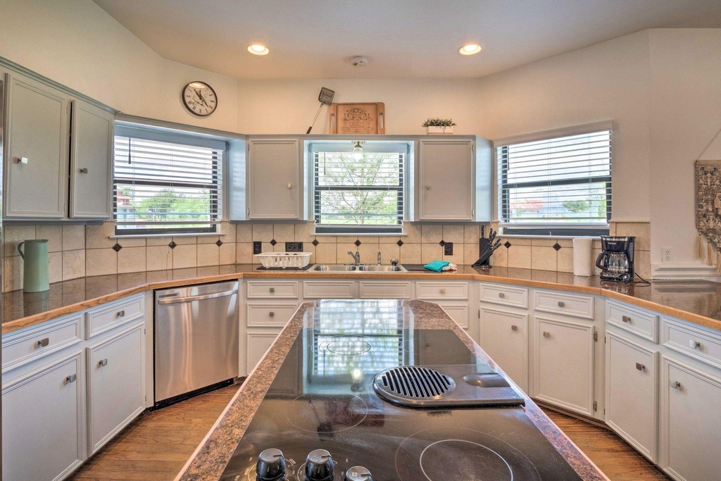 15805 Richards Dr - Photo 4