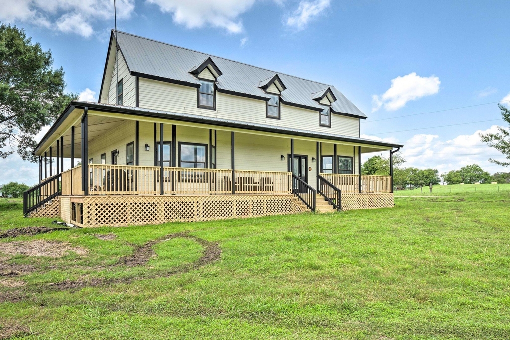 15805 Richards Dr - Photo 1