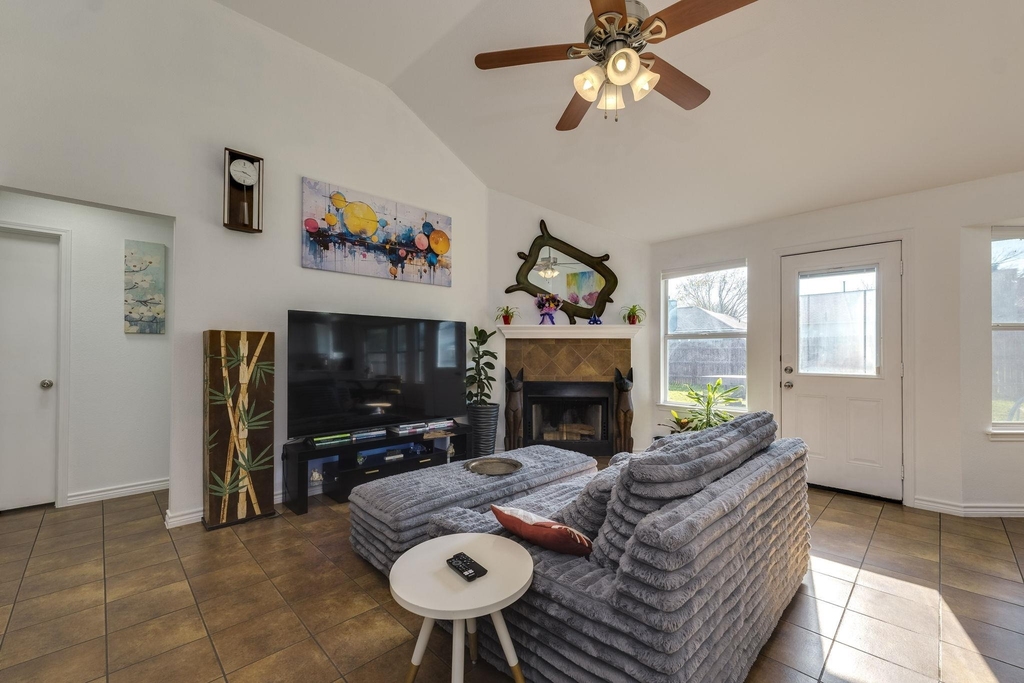 507 Clear Spring Ln - Photo 4