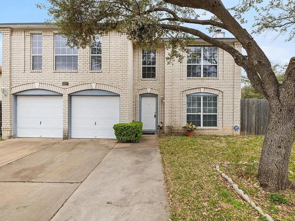 2200 N Shields Dr - Photo 0