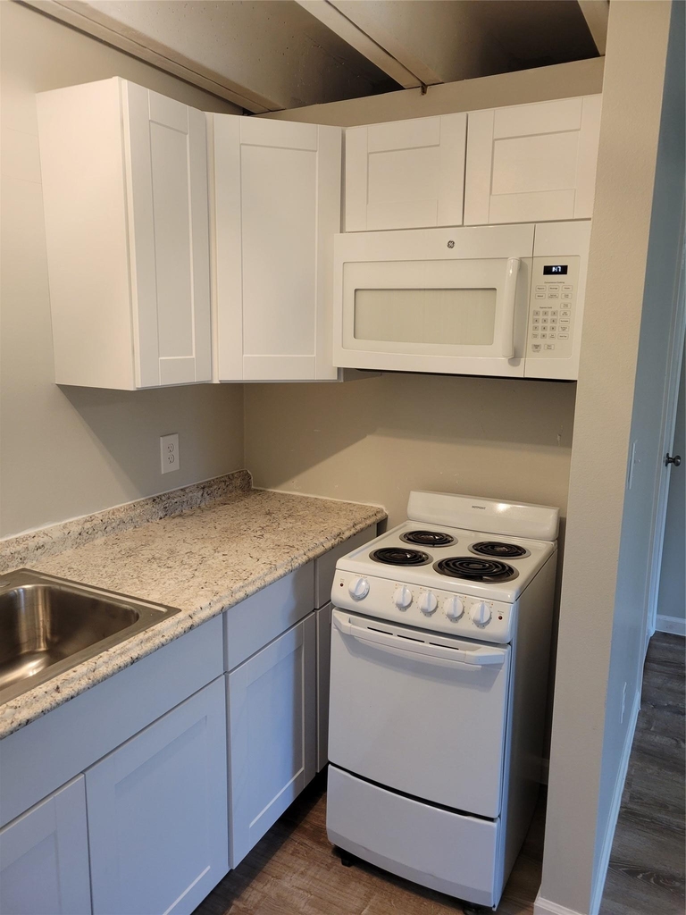 5916 Lago Vista Way - Photo 7