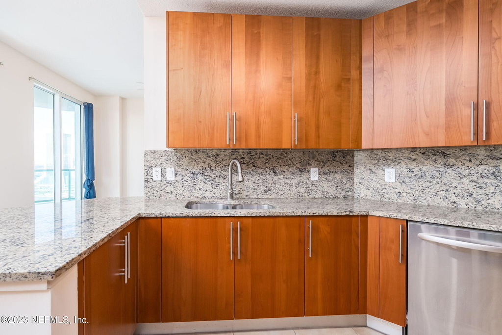 1431 Riverplace Boulevard - Photo 23