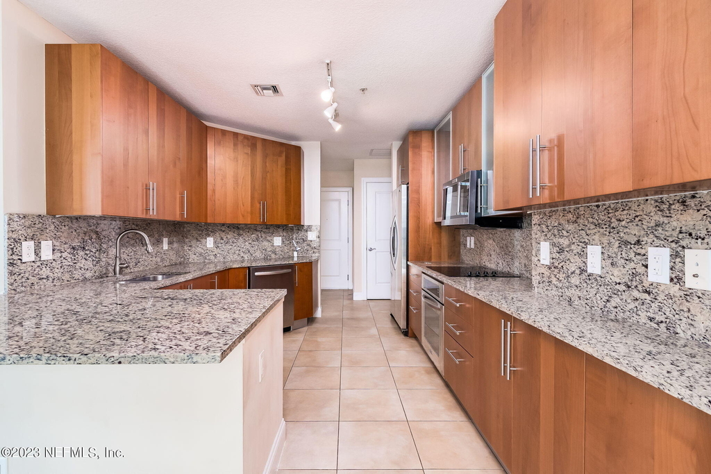 1431 Riverplace Boulevard - Photo 4