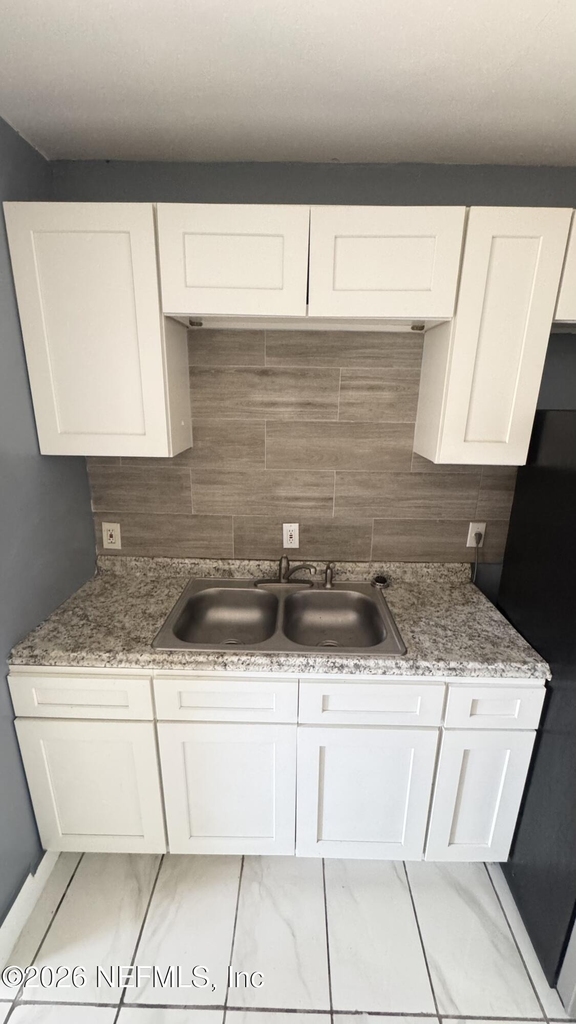 1052 Maynard Street - Photo 2