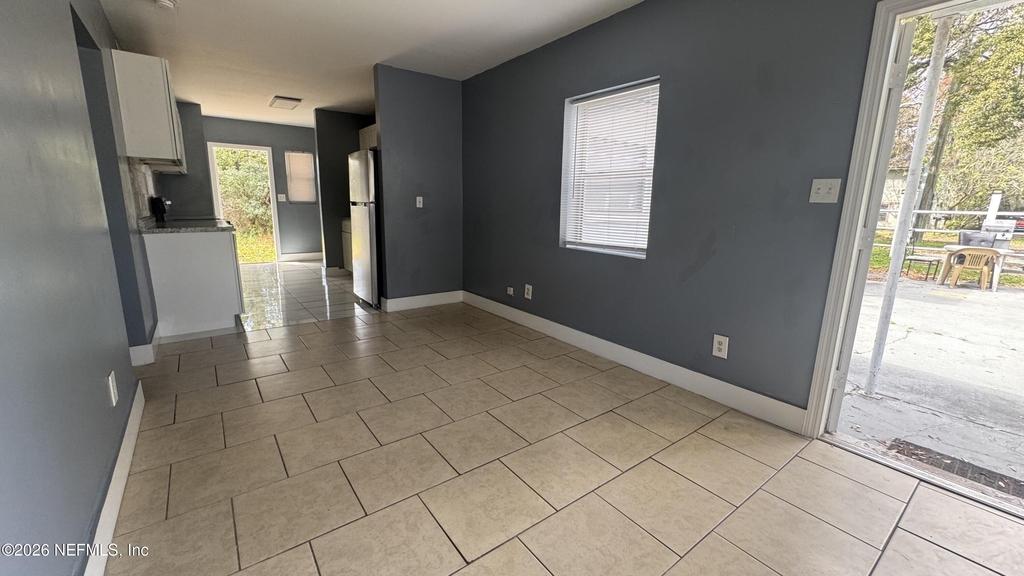 1052 Maynard Street - Photo 4
