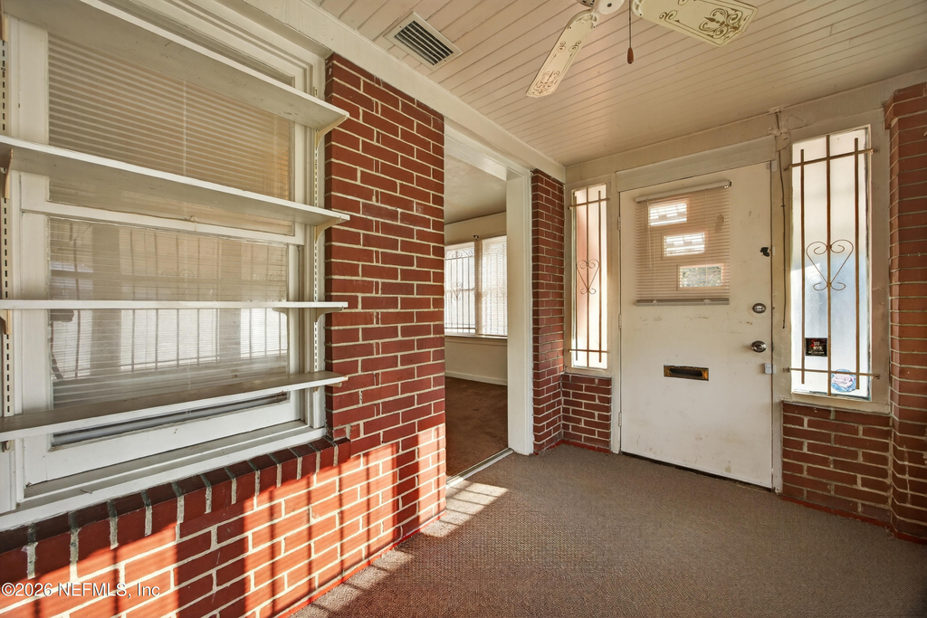 345 E 44th Street - Photo 4