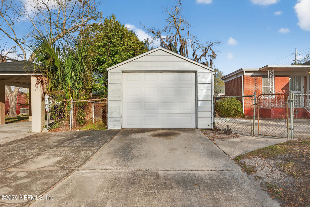 345 E 44th Street - Photo 22
