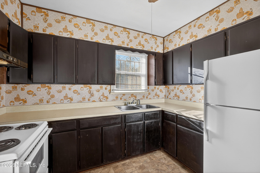 345 E 44th Street - Photo 12