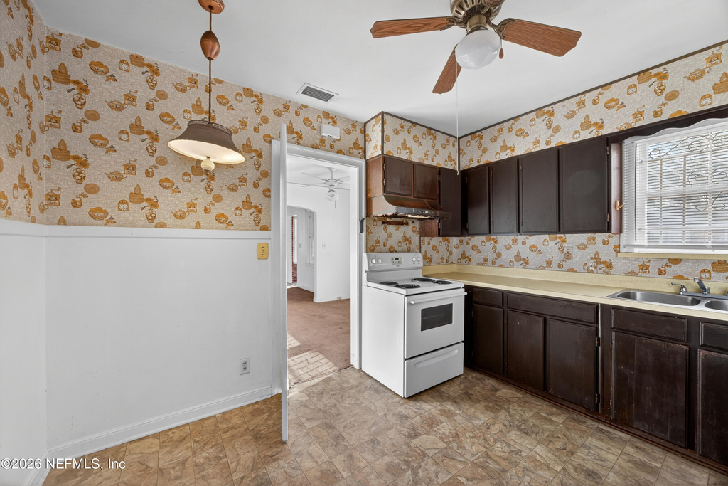 345 E 44th Street - Photo 11