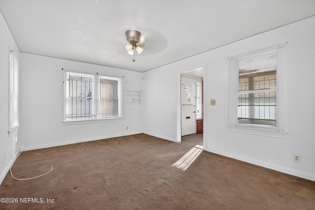 345 E 44th Street - Photo 8