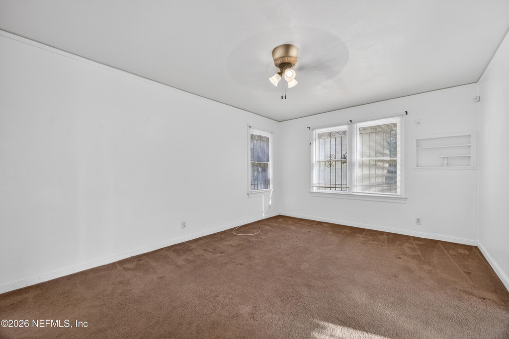 345 E 44th Street - Photo 7
