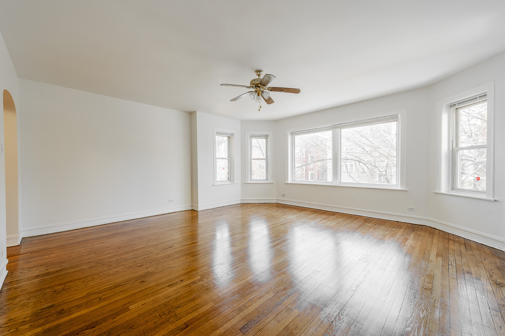 7831 S Kingston Avenue - Photo 4