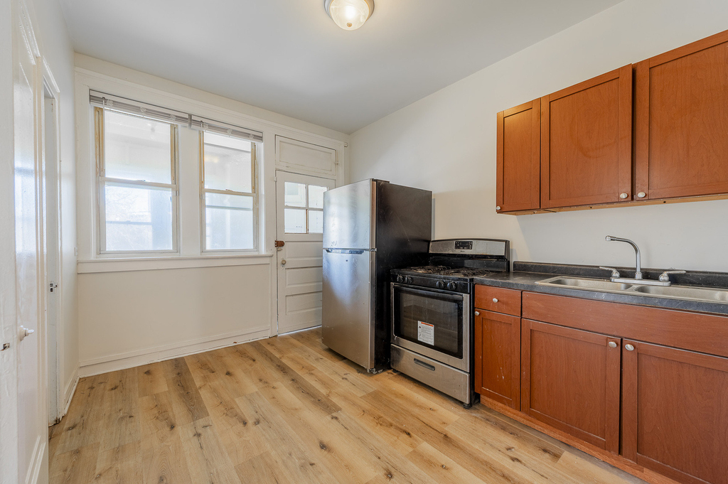 7831 S Kingston Avenue - Photo 12