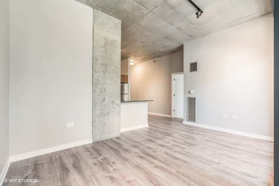 235 W Van Buren Street - Photo 11