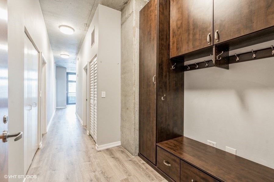 235 W Van Buren Street - Photo 9