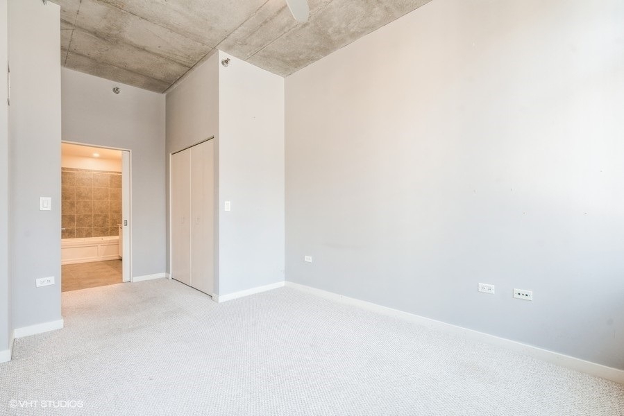 235 W Van Buren Street - Photo 15