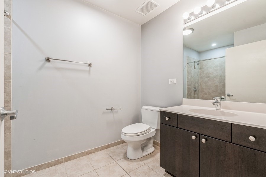 235 W Van Buren Street - Photo 19