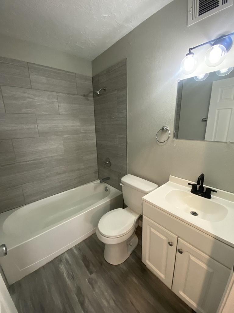 2751 W 72nd Street - Photo 3