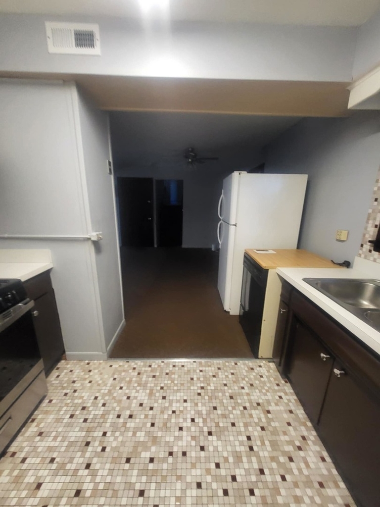8435 S 81st Avenue - Photo 12