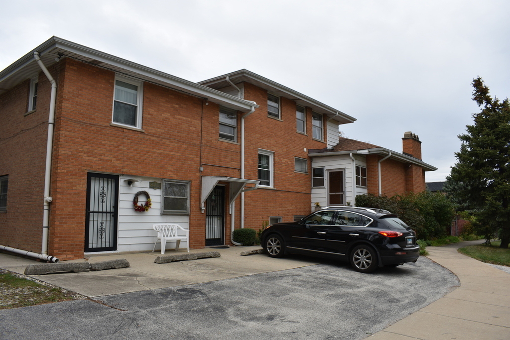 8435 S 81st Avenue - Photo 1