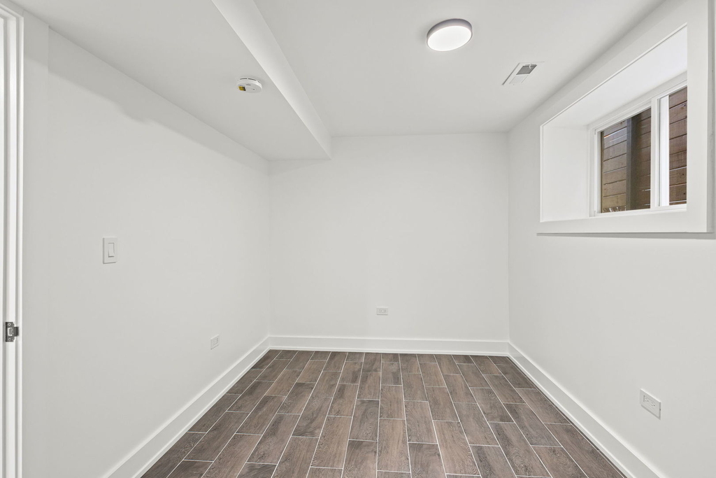 3934 N Sawyer Avenue - Photo 11