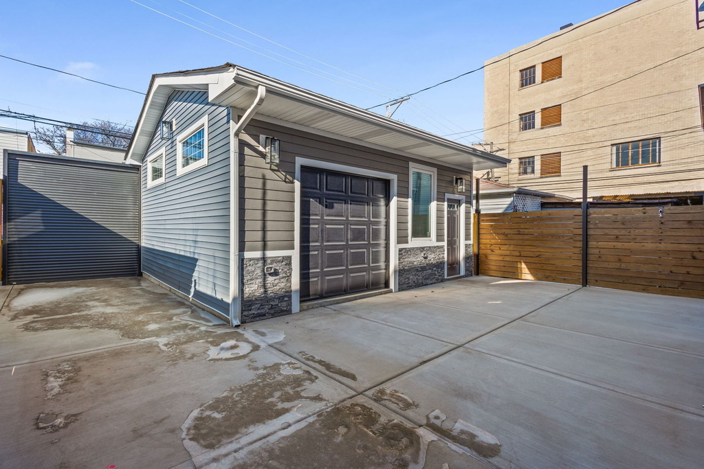 3934 N Sawyer Avenue - Photo 2