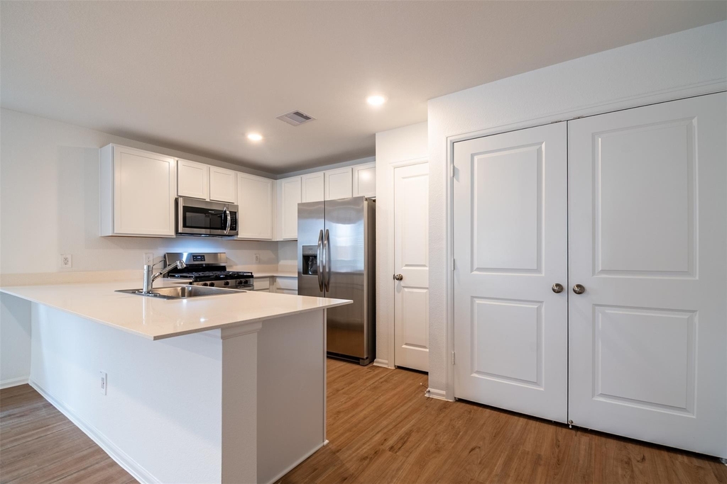 1508 Las Cuevas Drive - Photo 5