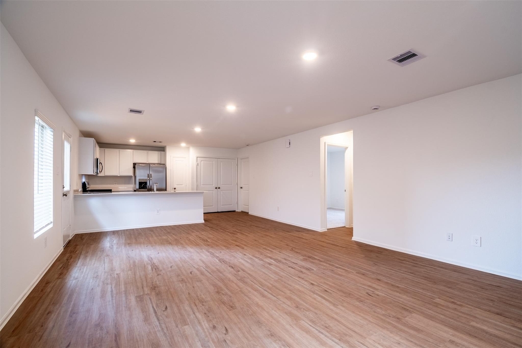 1508 Las Cuevas Drive - Photo 3