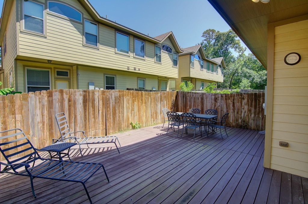 11 Cheswood Manor - Photo 4