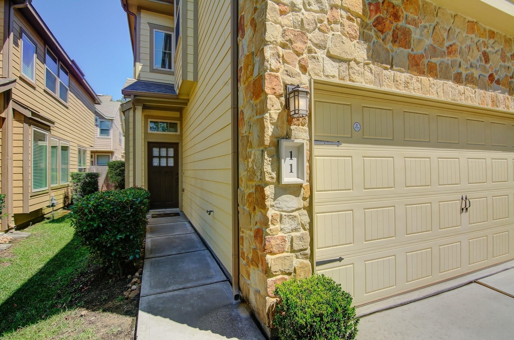 11 Cheswood Manor - Photo 3
