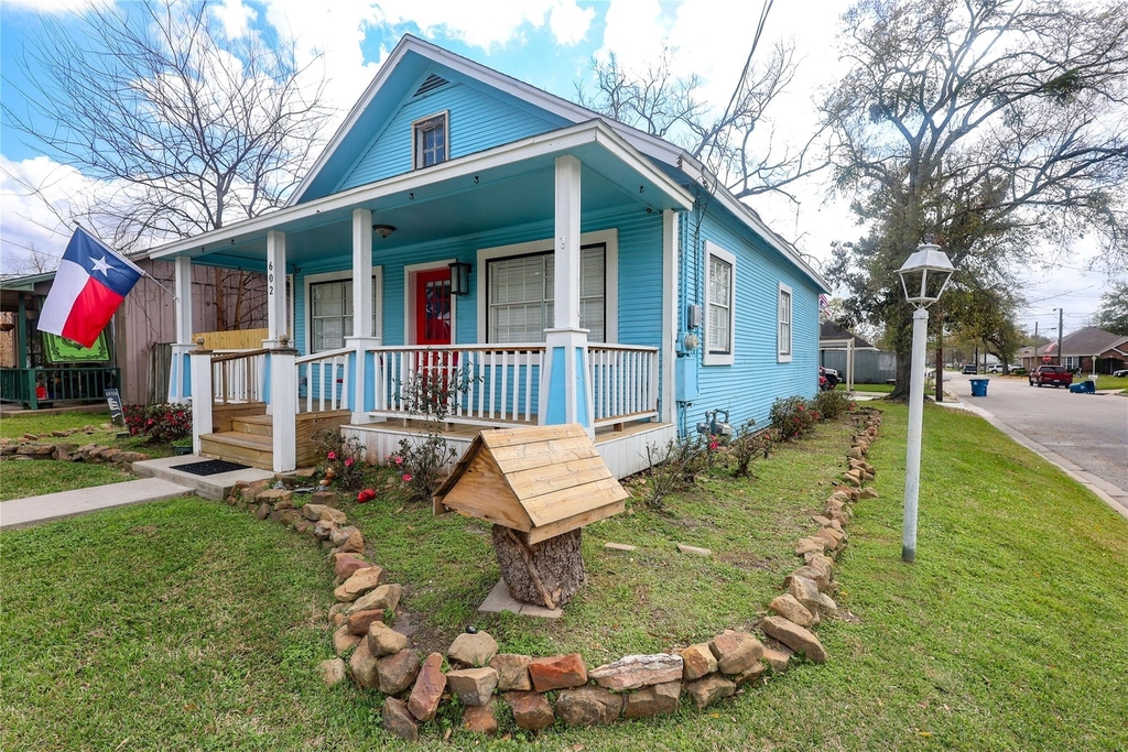 602 Higgins Street - Photo 0