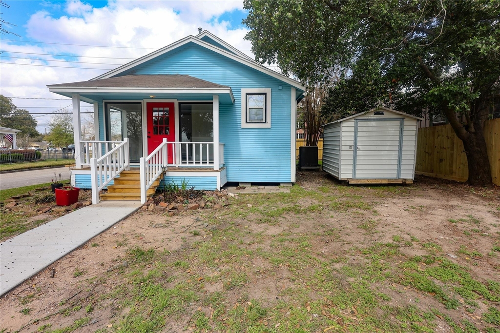 602 Higgins Street - Photo 1