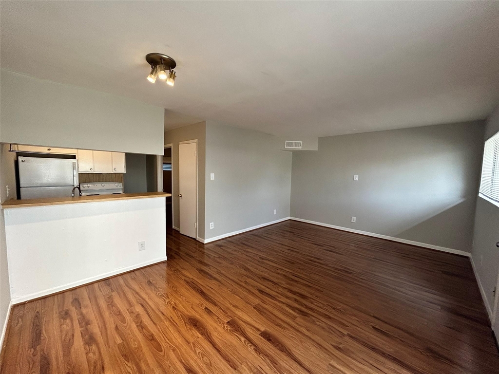 807 Heights Boulevard - Photo 2