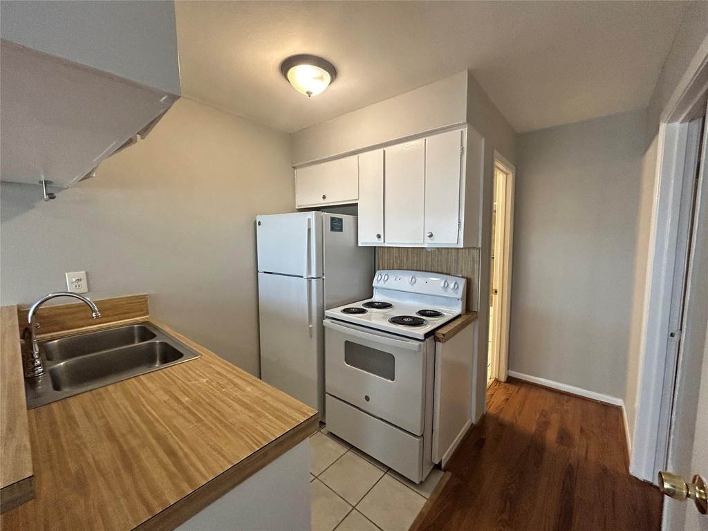 807 Heights Boulevard - Photo 3