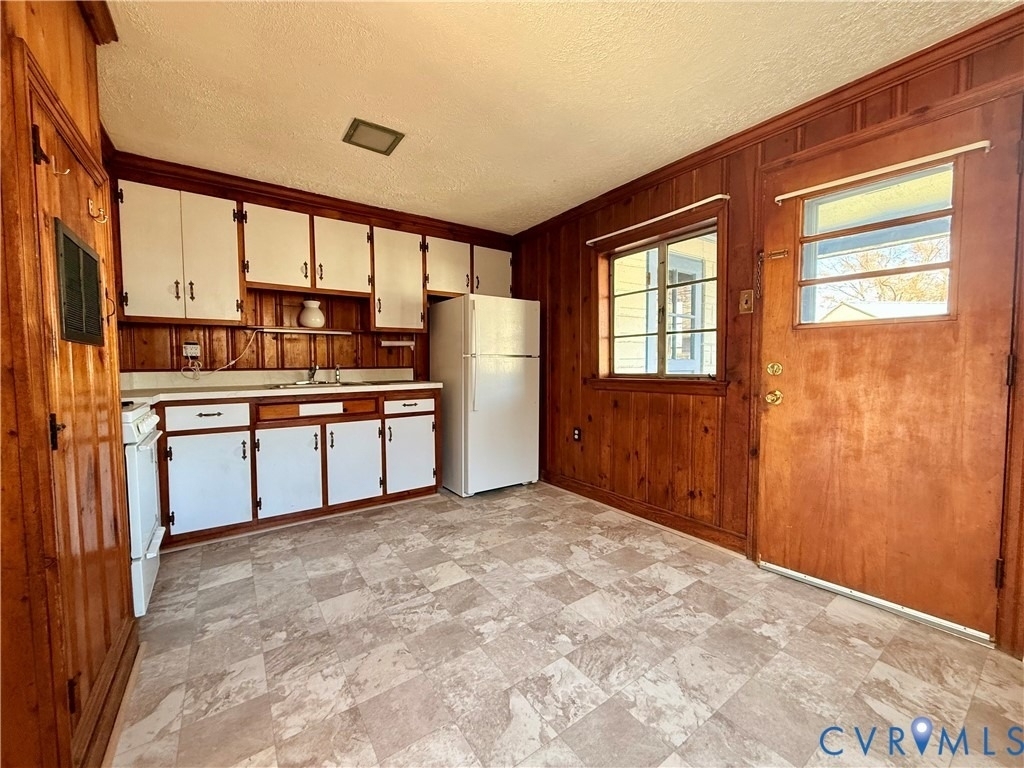 406 Bradsher Avenue - Photo 2