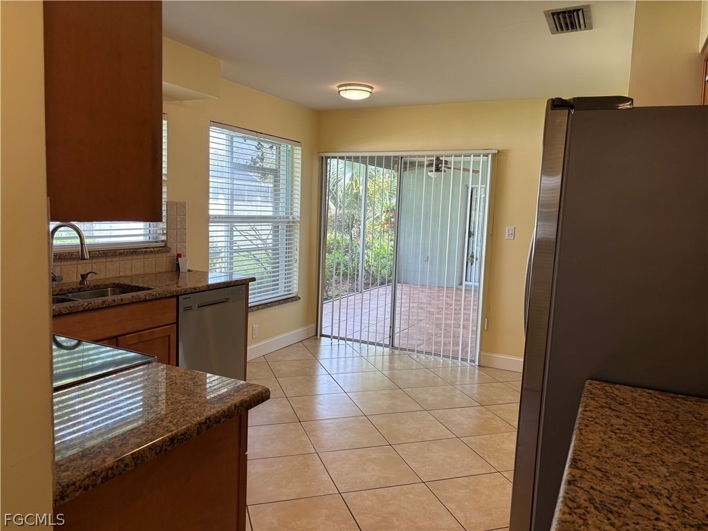 5652 Eichen Circle E - Photo 17
