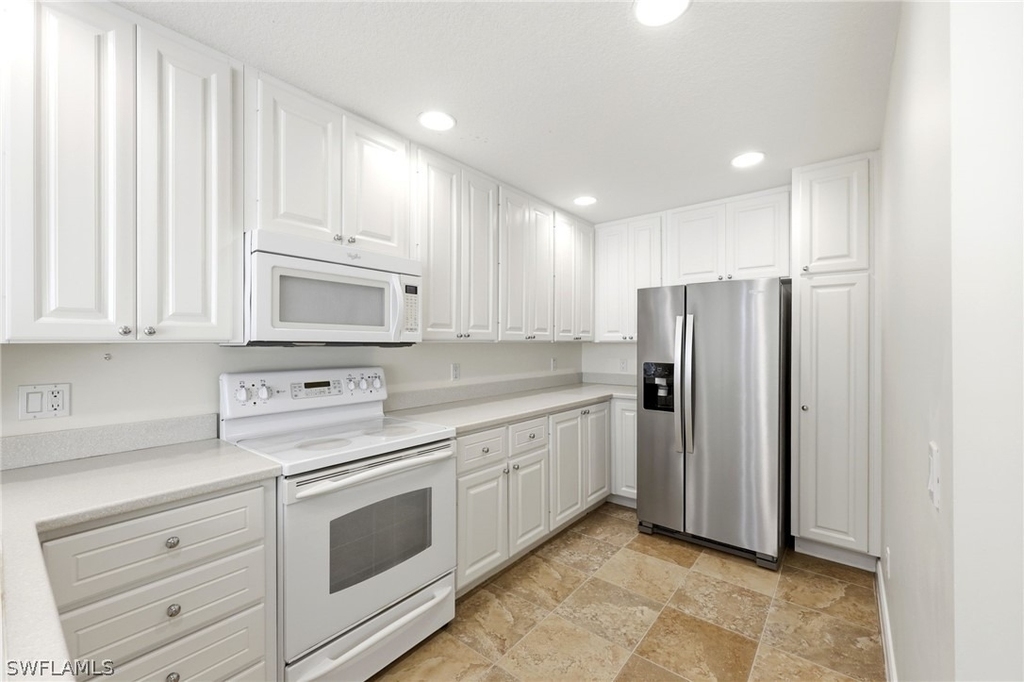 8108 Josefa Way - Photo 8