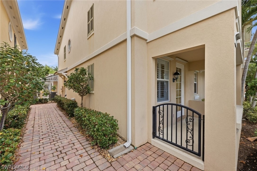 8108 Josefa Way - Photo 2