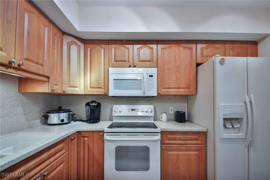 68 Marco Villas Drive - Photo 4