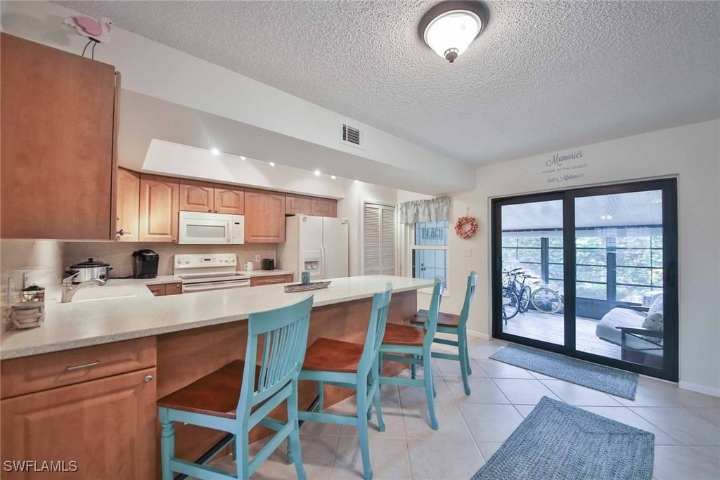 68 Marco Villas Drive - Photo 2